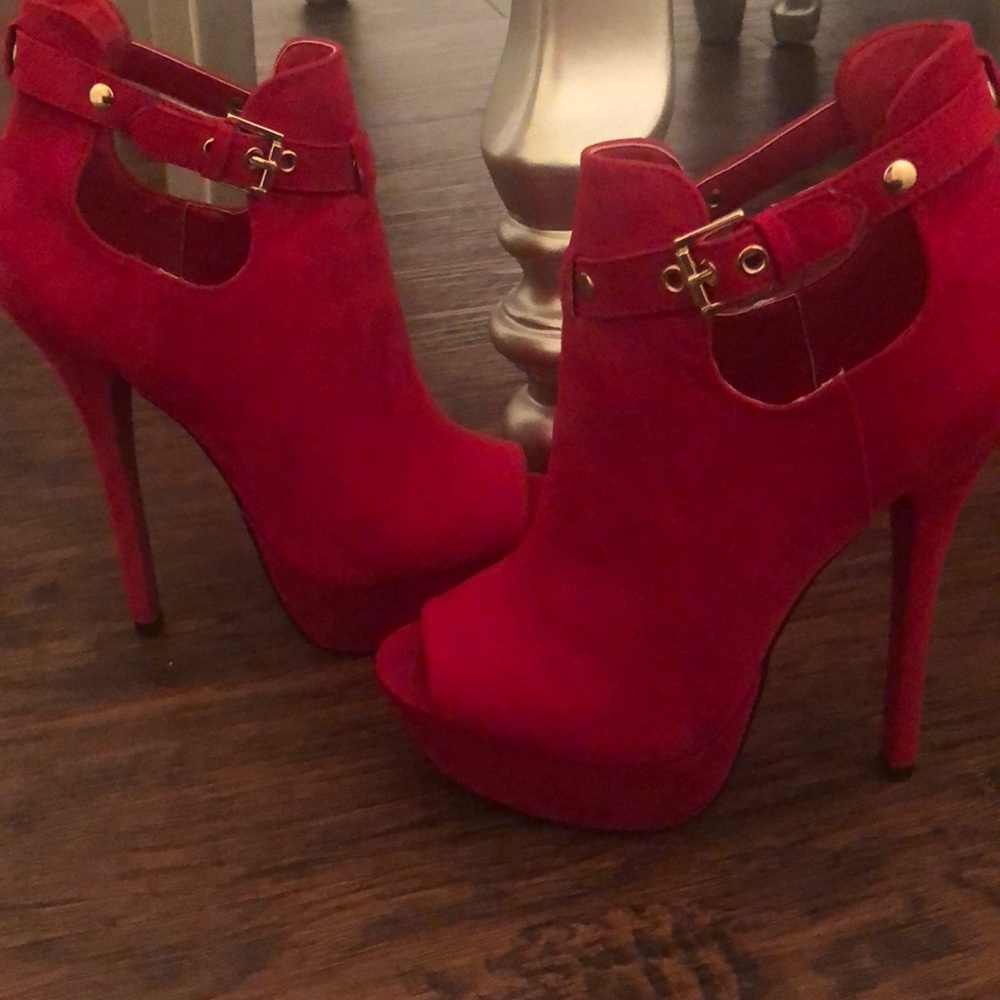 Red heels / Red pumps